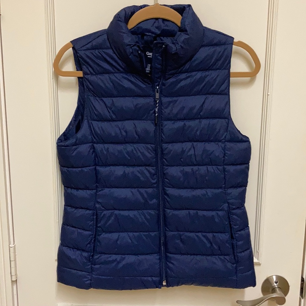Perfect condition Navy Blue GAP cool weather vest.